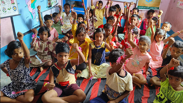 INDIA_ DIA DE LOS HERMANOS1.jpg